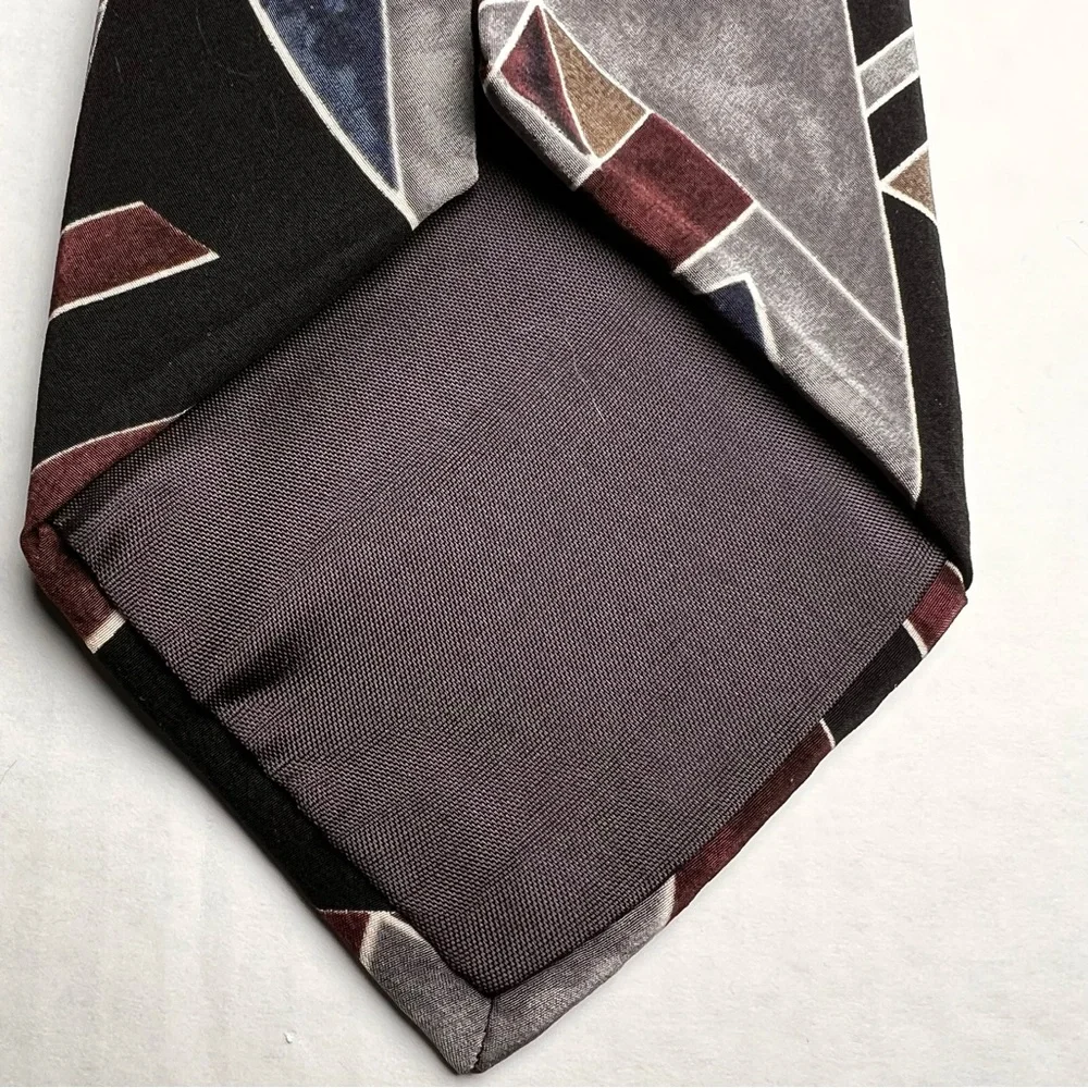 PIERRE CARDIN all silk neck tie Made in USA Black‎ geometric design In Colors